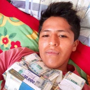 CESAR AUGUSTO PROSTITUYENDOSE