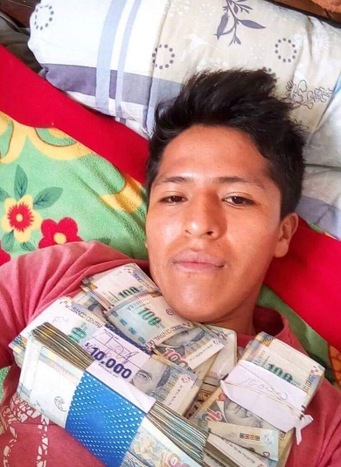 CESAR AUGUSTO PROSTITUYENDOSE