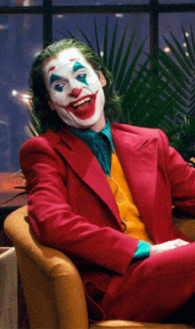 joaquin-phoenix-the-joker.gif