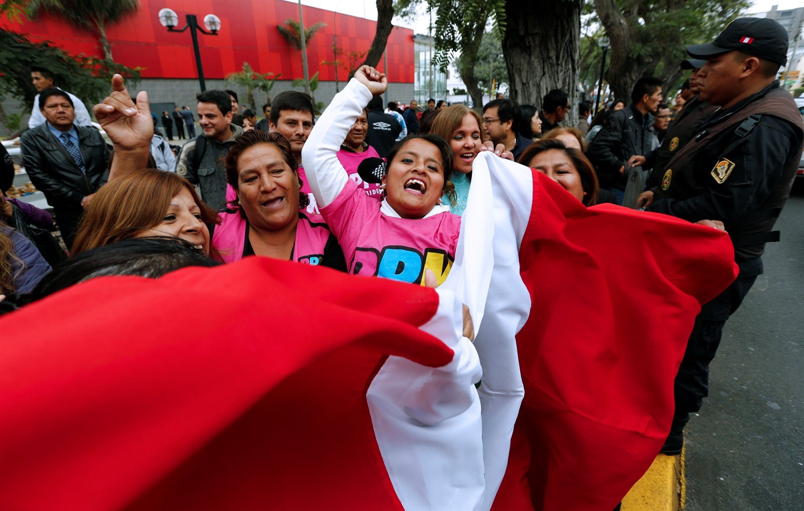FKA63dd17_LIM01_PERU_ELECTION_0609_11.JPG